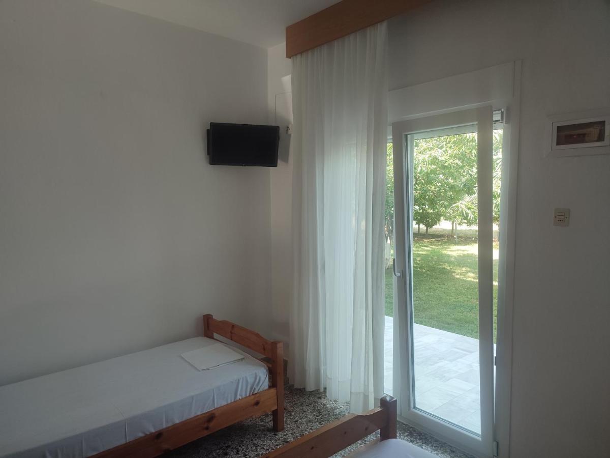 Michalos Apartments Paralia Skotinis Exterior photo