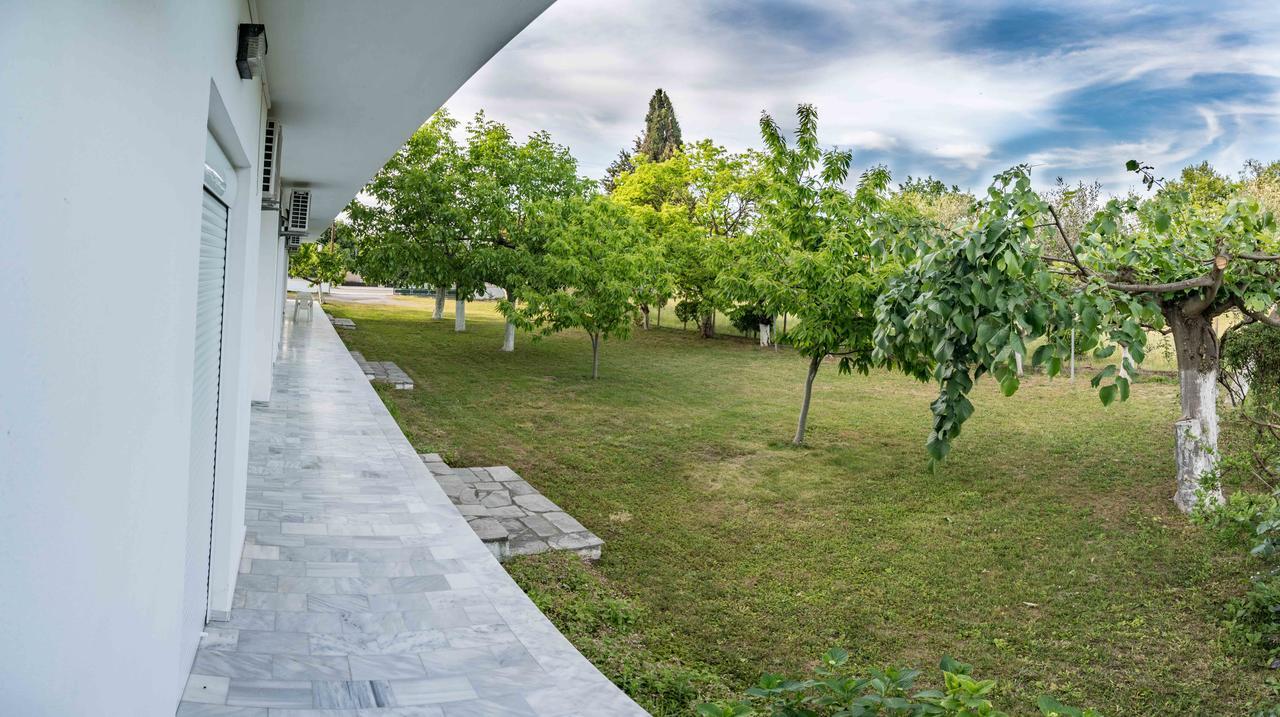 Michalos Apartments Paralia Skotinis Exterior photo